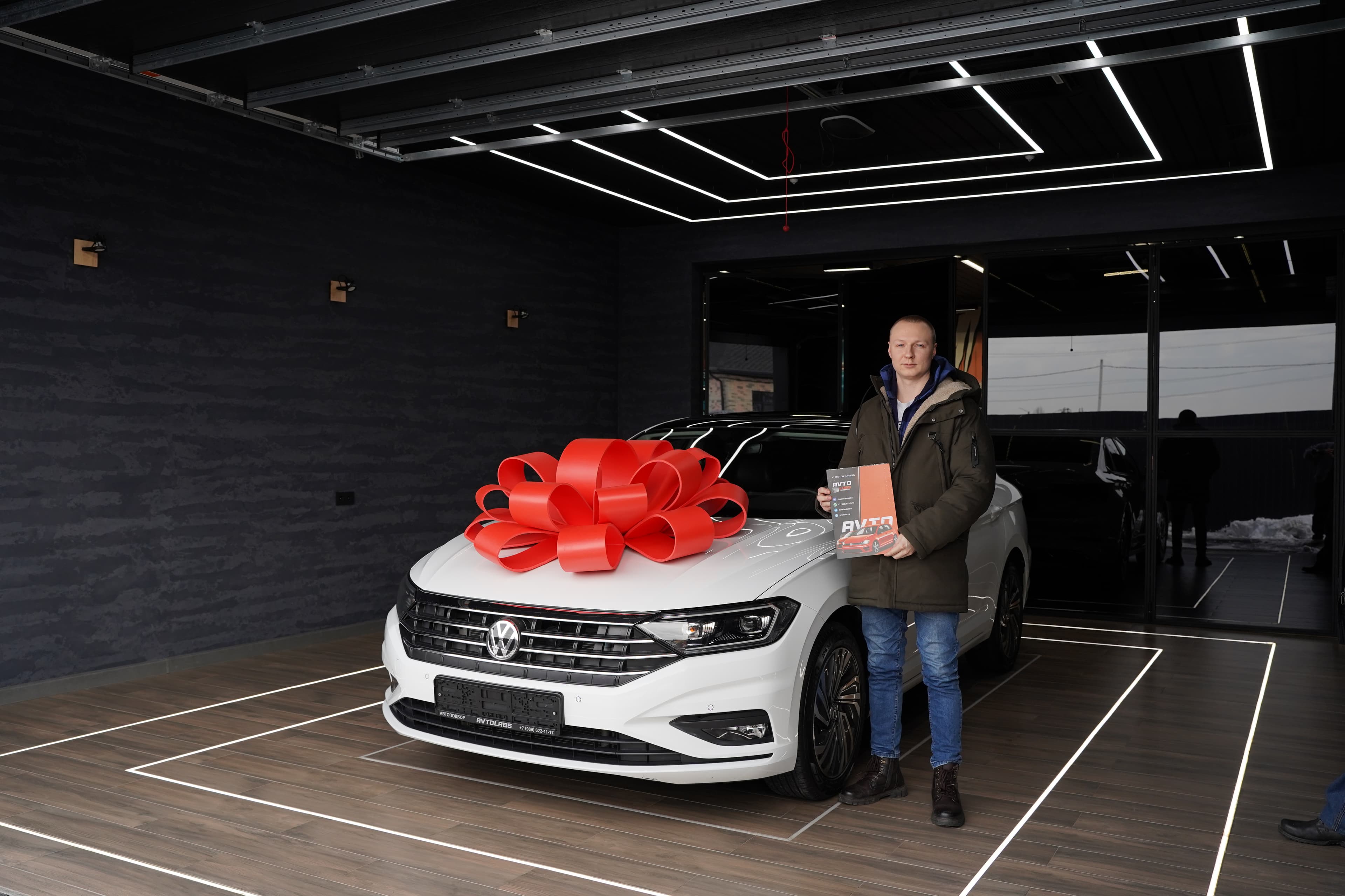 Вручаем вам автомобиль лично